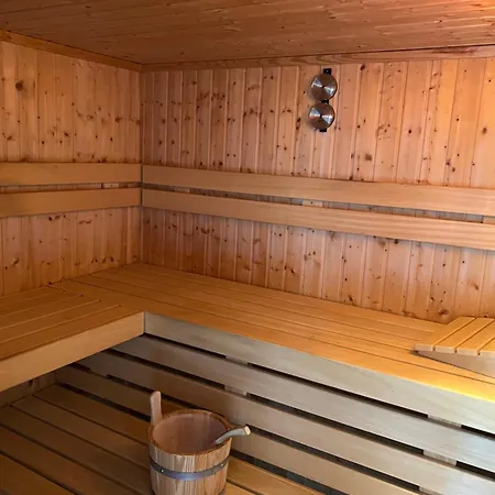 Erfurt-gemuetlich-sonnig-kueche-bad-garten-parken-pool-sauna-wlan-carogruen Apartment *