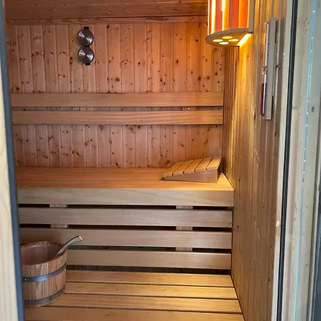 Apartment Erfurt-gemuetlich-sonnig-kueche-bad-garten-parken-pool-sauna-wlan-carogruen
