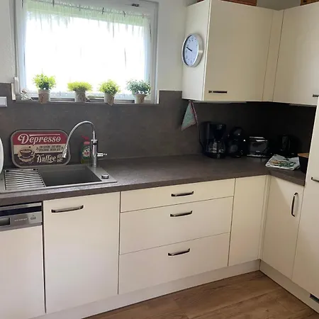Erfurt-gemuetlich-sonnig-kueche-bad-garten-parken-pool-sauna-wlan-carogruen Apartment *