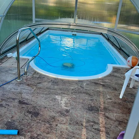 Erfurt-gemuetlich-sonnig-kueche-bad-garten-parken-pool-sauna-wlan-carogruen *