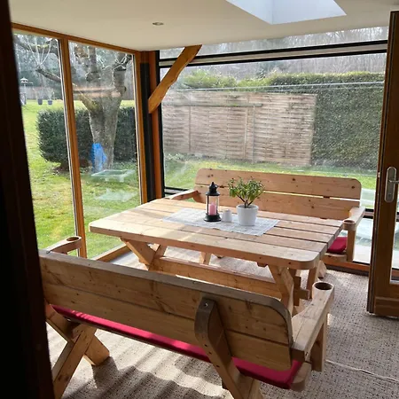 Erfurt-gemuetlich-sonnig-kueche-bad-garten-parken-pool-sauna-wlan-carogruen Apartman