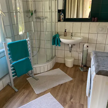 Erfurt-gemuetlich-sonnig-kueche-bad-garten-parken-pool-sauna-wlan-carogruen Erfurt